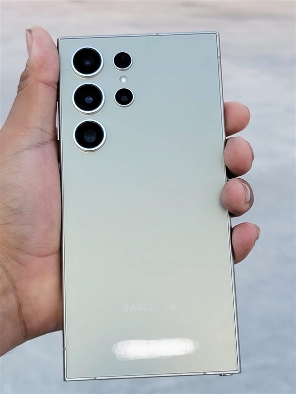安卓機皇！三星Galaxy S24 Ultra真機首曝：鈦金屬中框 回歸直屏